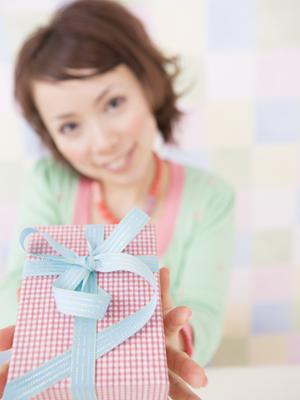 木のぬくもりを感じるカリモク家具の机を購入するなら